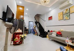 Nhà đẹp Giảm 1,1 tỷ Ngang 3.6x10m- đúc 4 tấm Đoàn Văn Bơ Q4 có 4 tỷ