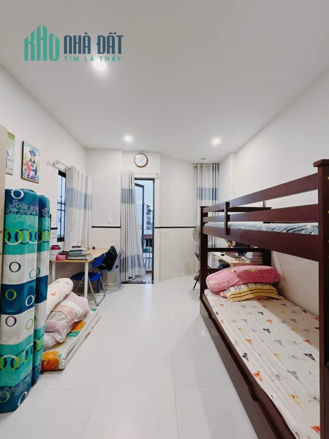 Nhà đẹp Giảm 1,1 tỷ Ngang 3.6x10m- đúc 4 tấm Đoàn Văn Bơ Q4 có 4 tỷ