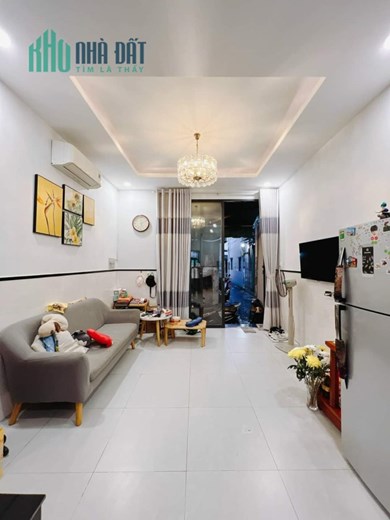 Nhà đẹp Giảm 1,1 tỷ Ngang 3.6x10m- đúc 4 tấm Đoàn Văn Bơ Q4 có 4 tỷ