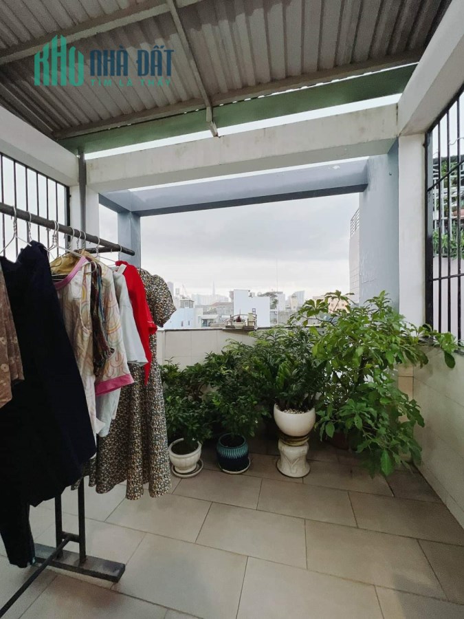 Nhà đẹp Giảm 1,1 tỷ Ngang 3.6x10m- đúc 4 tấm Đoàn Văn Bơ Q4 có 4 tỷ