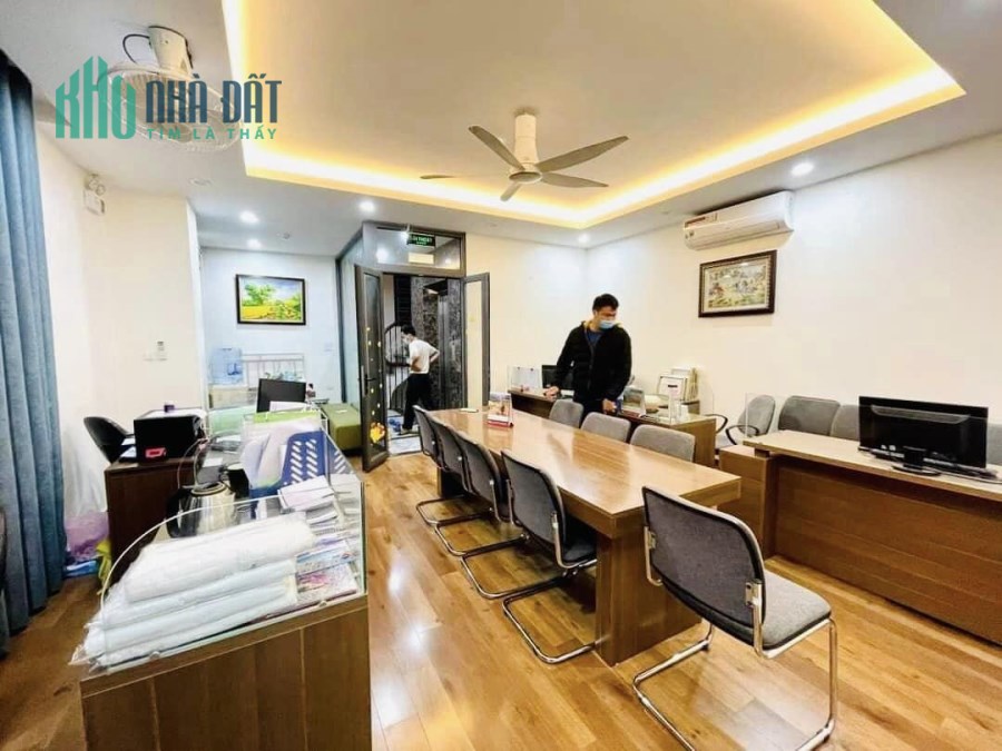 HẦM ĐỂ XE - Ô TÔ DỪNG ĐỖ VÀI CHIẾC TRƯỚC CỬA - LÔ GÓC 3 THOÁNG - GAN PHỐ - SỔ ĐẸP