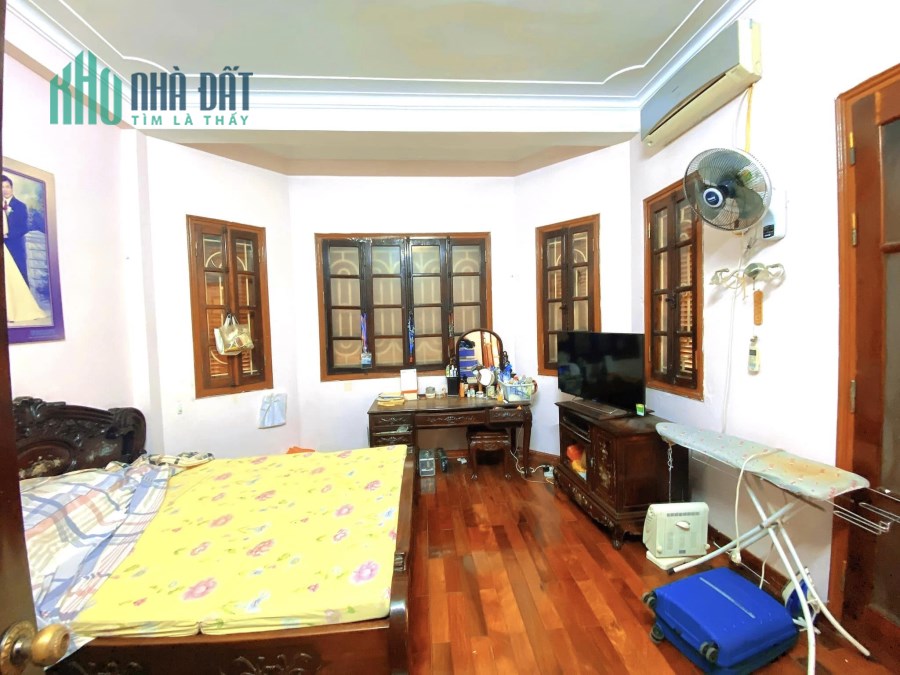 Bán Căn Biệt Thự MINI Ngõ 68 Xuân Thủy 49/64m2 x 4 tầng, 4 phòng ngủ măt tiền bề thế, 2 toáng trước