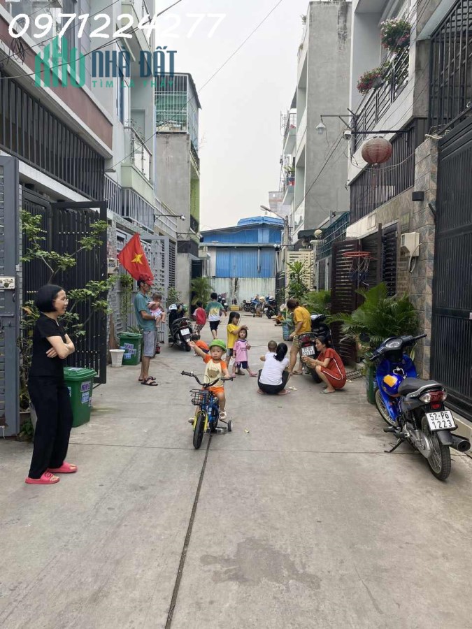 BÁN NHÀ ĐƯƠNG NGÔ CHÍ QUỐC BÌNH CHIỂU THỦ ĐỨC 60M2  [  5 X 12  ] 2 TẦNG 
2 PHÒNG NGỦ --2 VỆ SINH -