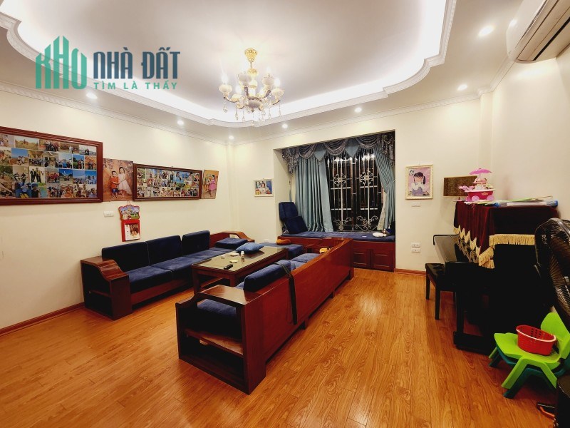 Cơ hội hiếm có, nhà mặt phố kinh doanh sầm uất tại Xóm cầu Hữu Hòa, Thanh Trì, 70m2, 3 Tầng, 9 TỶ