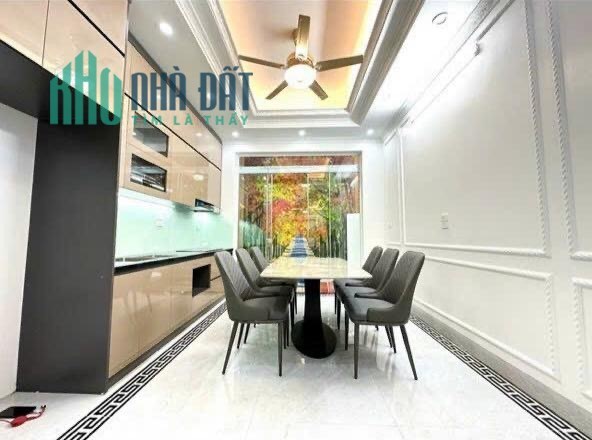 BÁN NHÀ  NGUYỄN VĂN CỪ  DT55M 5TẦNG 6TỶ6 ,  FULL NỘI THẤT O TÔ ĐỖ CỬA.