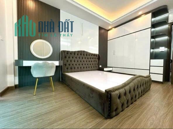 BÁN NHÀ  NGUYỄN VĂN CỪ  DT55M 5TẦNG 6TỶ6 ,  FULL NỘI THẤT O TÔ ĐỖ CỬA.