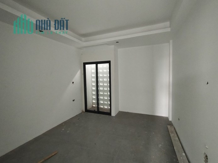 NHÀ ĐẸP PHỐ LỆ MẬT -  NGÕ THÔNG GẦN PHỐ - Ô TÔ VÀO NHÀ - TƯƠNG LAI ĐƯỜNG 9M TRƯỚC NHÀ - TIỆN