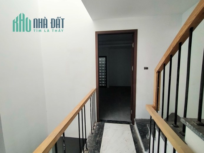 NHÀ ĐẸP PHỐ LỆ MẬT -  NGÕ THÔNG GẦN PHỐ - Ô TÔ VÀO NHÀ - TƯƠNG LAI ĐƯỜNG 9M TRƯỚC NHÀ - TIỆN