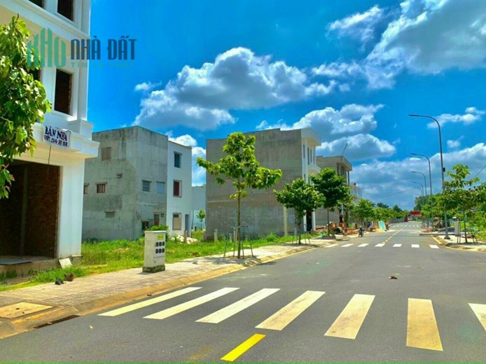 CHỊ GÁI CẦN BÁN GẤP LÔ ĐẤT PHƯỜNG VĨNH TÂN 115M2 GIÁ 10TR/M2