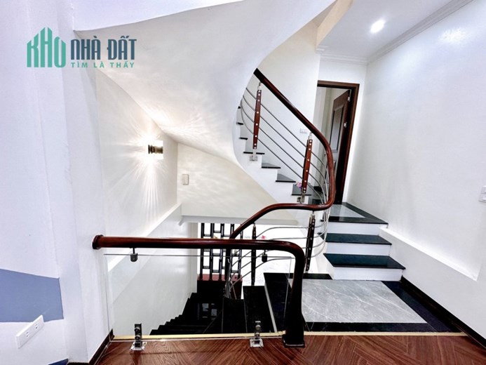Bán gấp nhà mới Cạnh Nhổn, gara, 4 ngủ, giá 3.85 tỷ