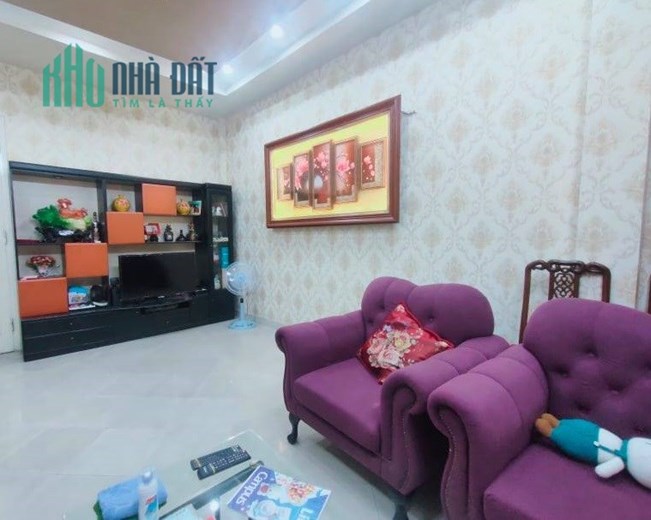 Vị trí Đẹp Nhất, Mặt phố Nguyễn Văn Cừ, Vỉa Hè Đá Bóng, Kinh Doanh Đỉnh cao.