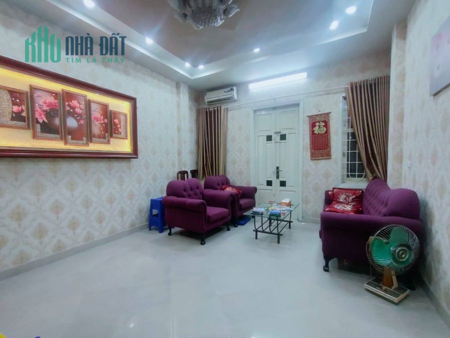 Vị trí Đẹp Nhất, Mặt phố Nguyễn Văn Cừ, Vỉa Hè Đá Bóng, Kinh Doanh Đỉnh cao.