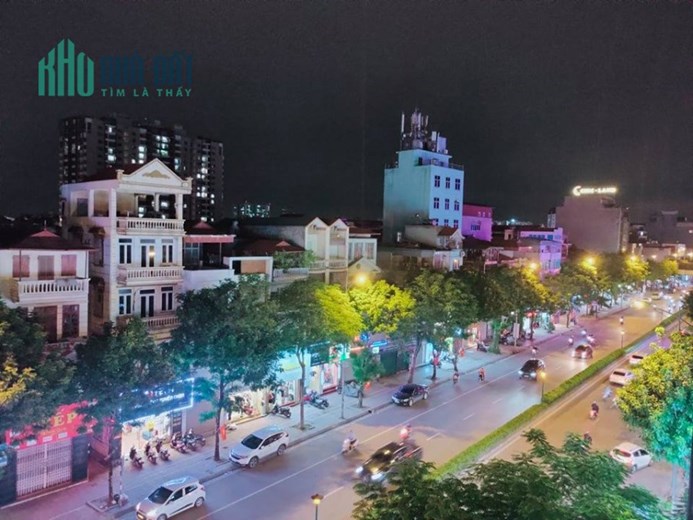 Vị trí Đẹp Nhất, Mặt phố Nguyễn Văn Cừ, Vỉa Hè Đá Bóng, Kinh Doanh Đỉnh cao.