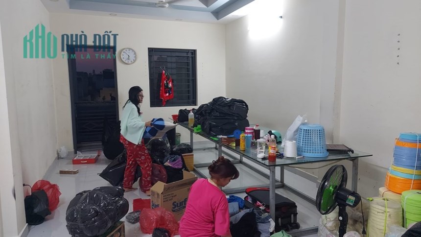 NHÀ NỞ HẬU  - CÁCH MẶT TIỀN NGUYỄN SƠN VÀI CHỤC MÉT - KIA MORNING ĐỖ CỬA  - TRUNG TÂM TÂN PHÚ - GIÁ