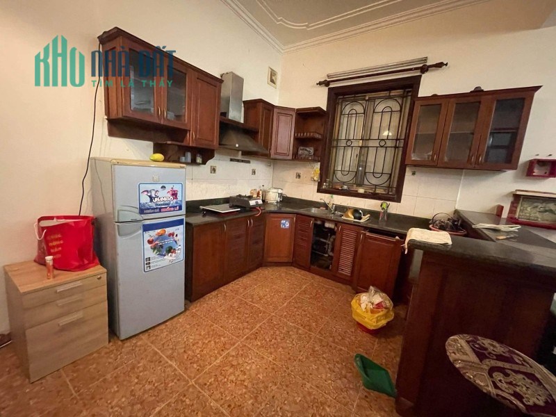 Bán nhà trung tâm Cầu Giấy 52m2, Ngõ thông ôtô, mặt tiền 8m, 4 tầng hiện đại, tiện nghi, Giá 6,8