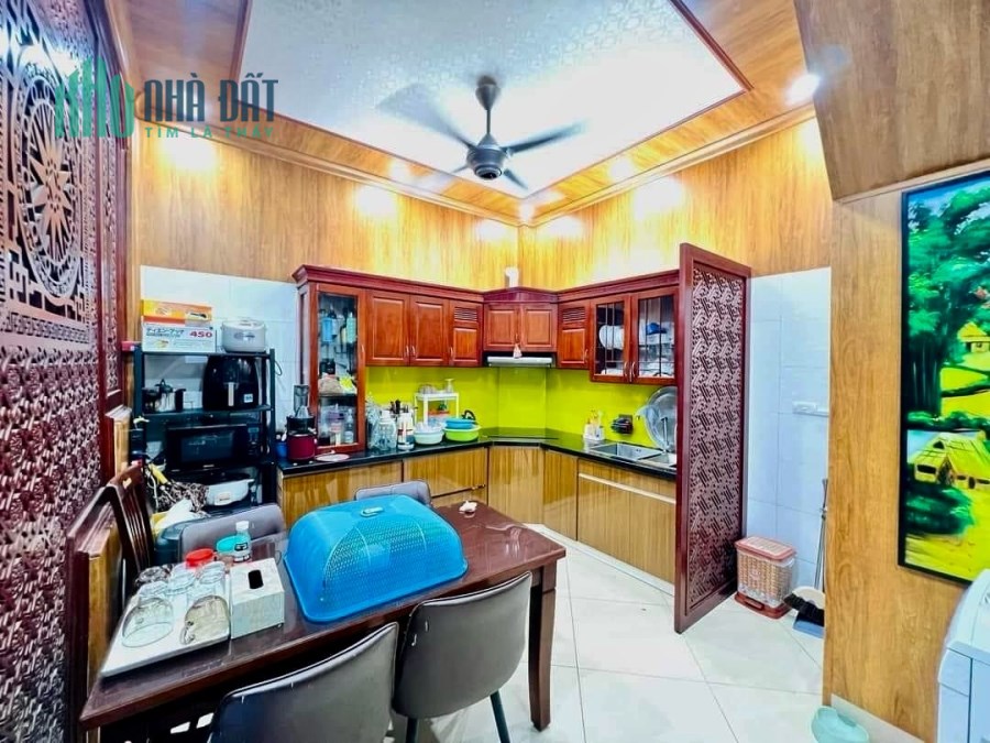 Bán nhà  phố Giáp Bát, phân lô, gara ô tô, 2 mặt ngõ, ô chờ TM, 85, 4PN, 9.99 tỷ