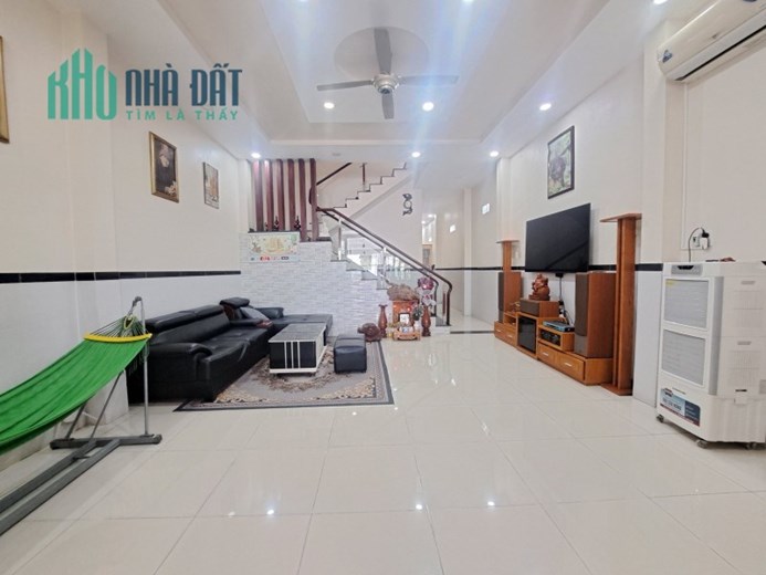 Gấp Bán Nhà HXH, 136m2, Ngang 5.3m. Đường Lã Xuân Oai, P.Tăng Nhơn Phú A Q9 Thủ Đức
