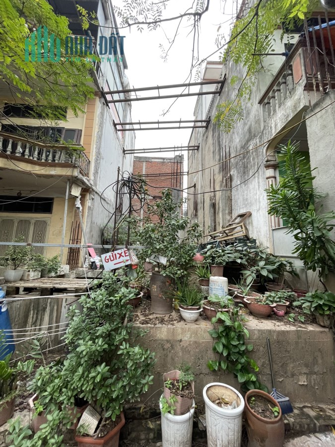 Bán gấp mảnh đất gần 100m2 đã làm sẵn móng, mặt phố Âu Cơ - Tây Hồ, Giá 19 tỷ