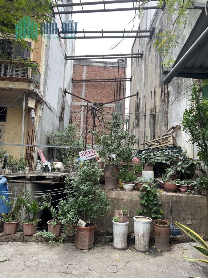 Bán gấp mảnh đất gần 100m2 đã làm sẵn móng, mặt phố Âu Cơ - Tây Hồ, Giá 19 tỷ