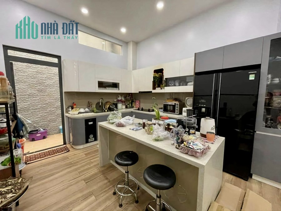 Bán Nhà Mặt Tiền Đồng Đen, Víp Tân Bình, 148m2, Ngang Hơn 5m, Dòng Tiền 40tr, Nhỉnh 28 Tỷ