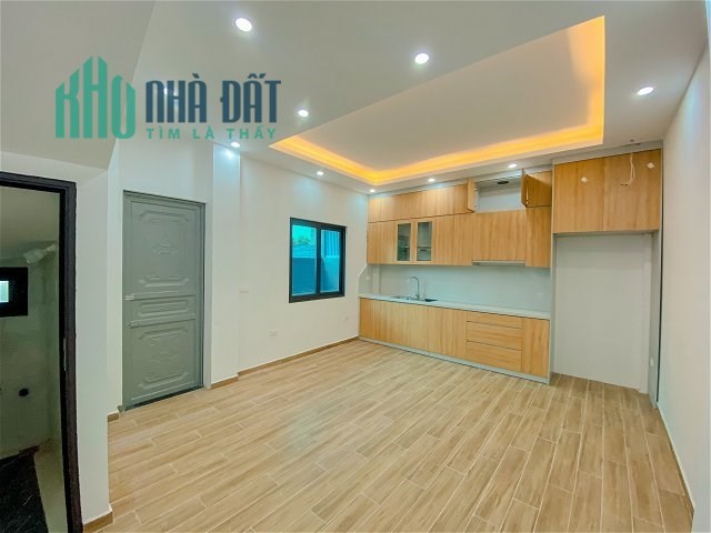 Thạch Bàn 100tr/m2 ô tô đỗ cửa 50m2, 5 tầng nhà mới Long Biên HÀ Nội.