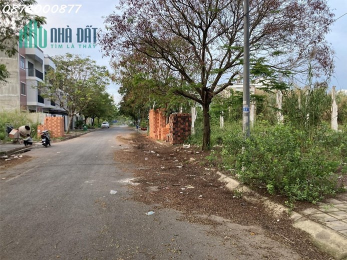 Ngộp bank bán gấp lô đất Lê Văn Lương Nhà Bè.DT 7x20 giá 5X triệu/ m2.Đối diện dãy nhà phố đang bán