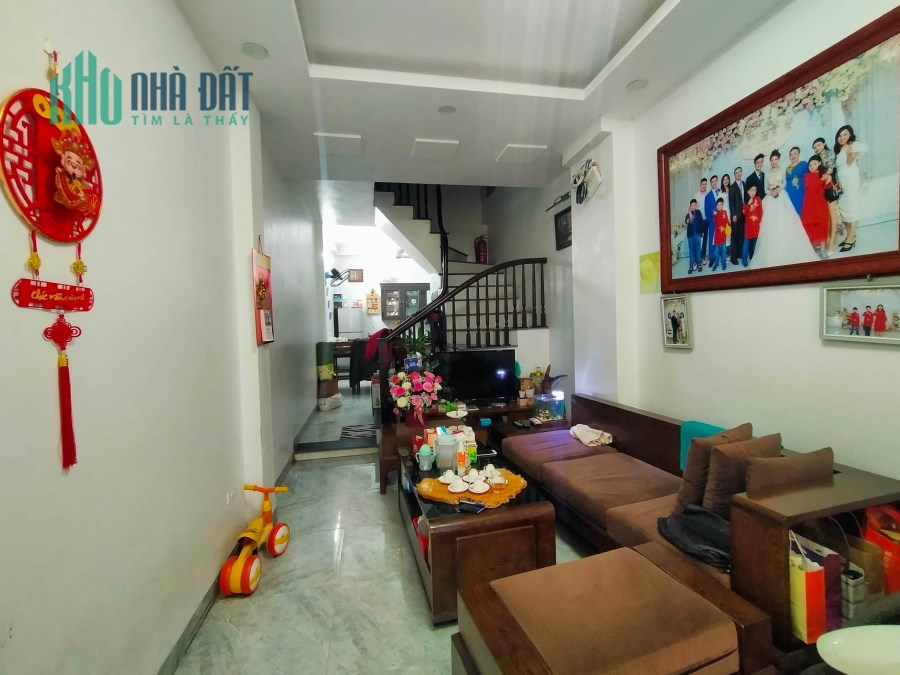 GẤP! GẤP! Bán NHANH 1 tháng Nhà đẹp Dân xây Giang Biên, DT 36m2 4 T, MT 4m, giá 3.1 tỷ