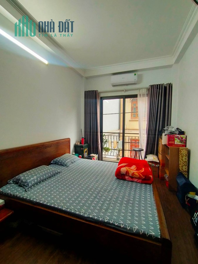 GẤP! GẤP! Bán NHANH 1 tháng Nhà đẹp Dân xây Giang Biên, DT 36m2 4 T, MT 4m, giá 3.1 tỷ