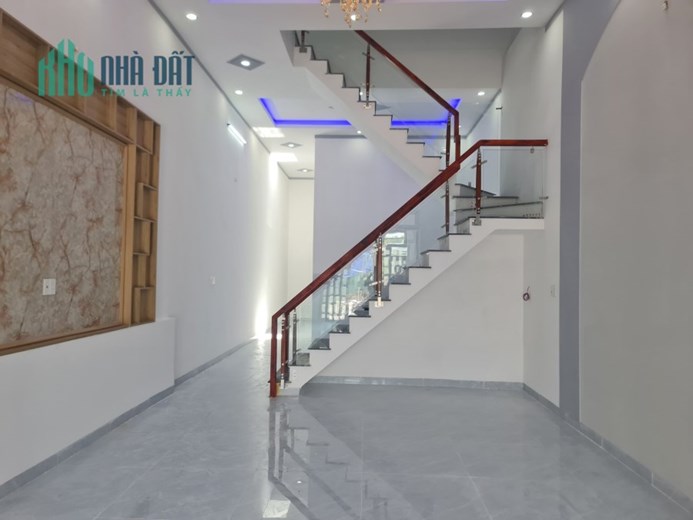 Bán gấp nhà 2 tầng 100 m2 gần cây xăng Đức Hưng, chợ 26 đường Đồng Khởi