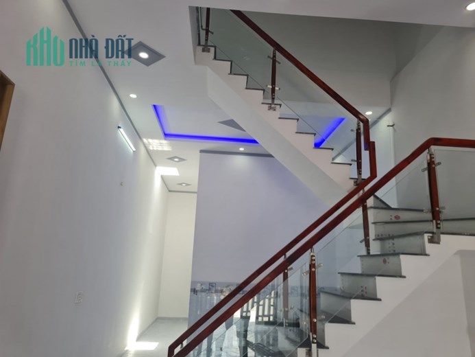 Bán gấp nhà 2 tầng 100 m2 gần cây xăng Đức Hưng, chợ 26 đường Đồng Khởi