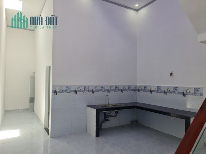 Bán gấp nhà 2 tầng 100 m2 gần cây xăng Đức Hưng, chợ 26 đường Đồng Khởi