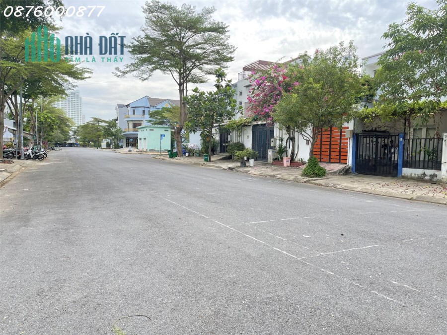 Định cư nước ngoài bán gấp nhà phố Lê Văn Lương Nhà Bè. DT 7m x 20m MT đường 20m cách SC.VivoCIty