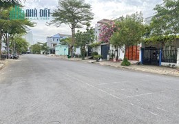Định cư nước ngoài bán gấp nhà phố Lê Văn Lương Nhà Bè. DT 7m x 20m MT đường 20m cách SC.VivoCIty