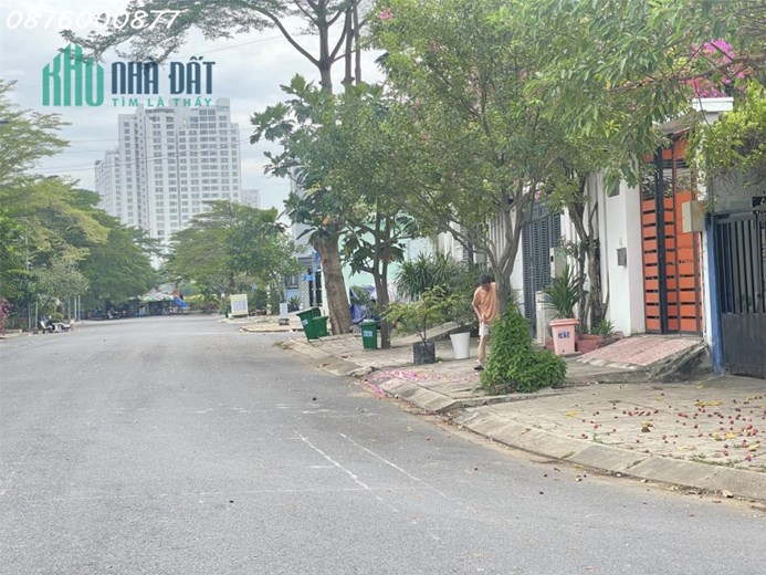 Định cư nước ngoài bán gấp nhà phố Lê Văn Lương Nhà Bè. DT 7m x 20m MT đường 20m cách SC.VivoCIty