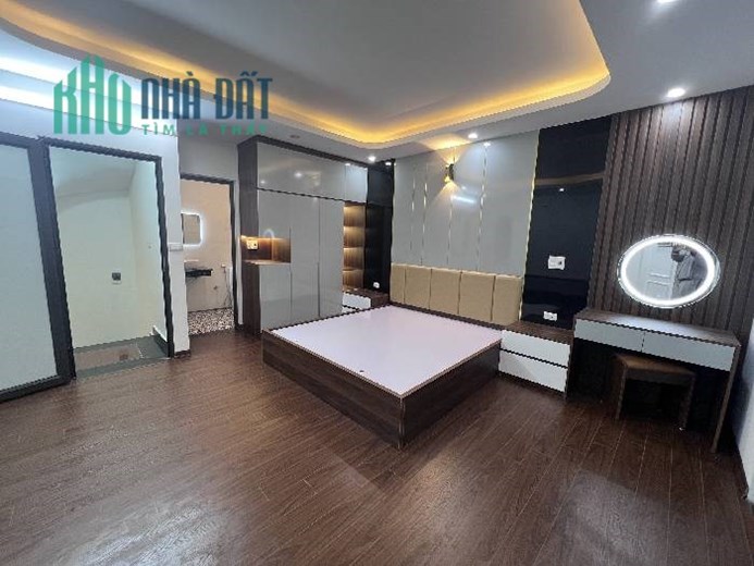 Mặt phố Nguyễn Văn Cừ,6 tầng thang máy,vỉa hè 10m,ô tô tráh,KD đỉnh,55M,MT 4.5.Hơn10 tỷ