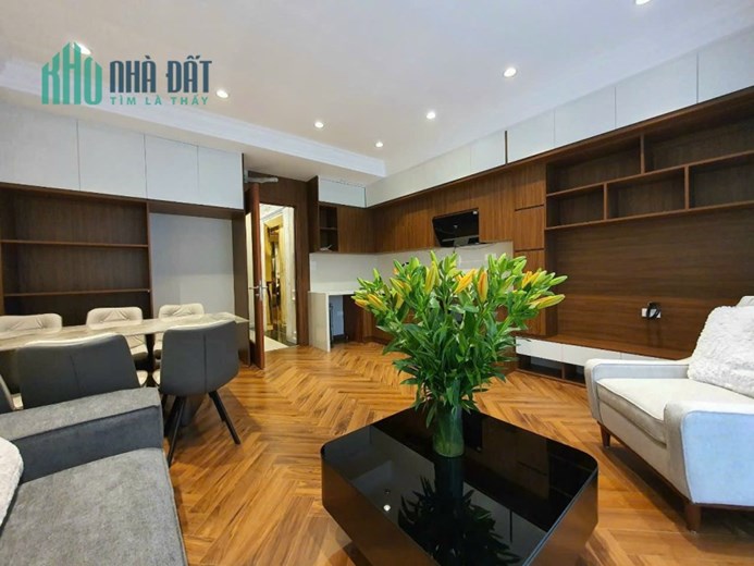 Mặt phố Nguyễn Văn Cừ,6 tầng thang máy,vỉa hè 10m,ô tô tráh,KD đỉnh,55M,MT 4.5.Hơn10 tỷ