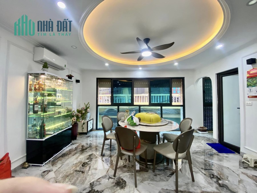 Nhà Đẹp 6 tầng thang máy Cổ Linh,gara ô tô.ngõ thông,40M,MT 4M.full nội thất. Hơn 5 tỷ(CTL)