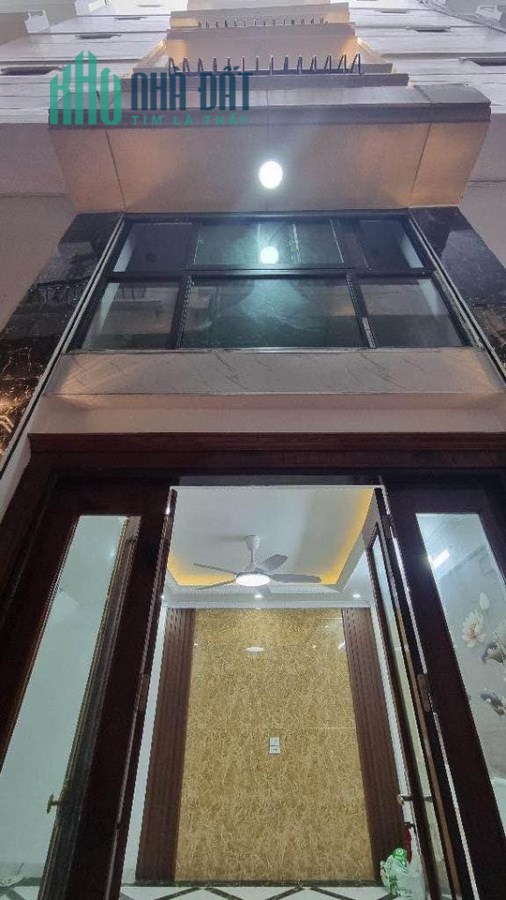 HOÀNG HOA THÁM-CCMN -DÒNG TIỀN ỔN ĐỊNH -THANG MÁY XỊN MẶT TIỀN CỰC RỘNG ĐƯỜNG THÔNG CÁC NGÀ NGÕ