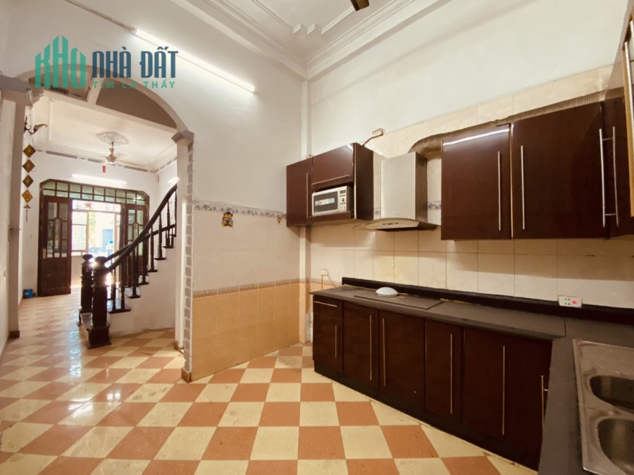 Nhà mới Dt 50m, nhà 4 tầng, Mt 4m, giá nhỉnh 8 Triệu.