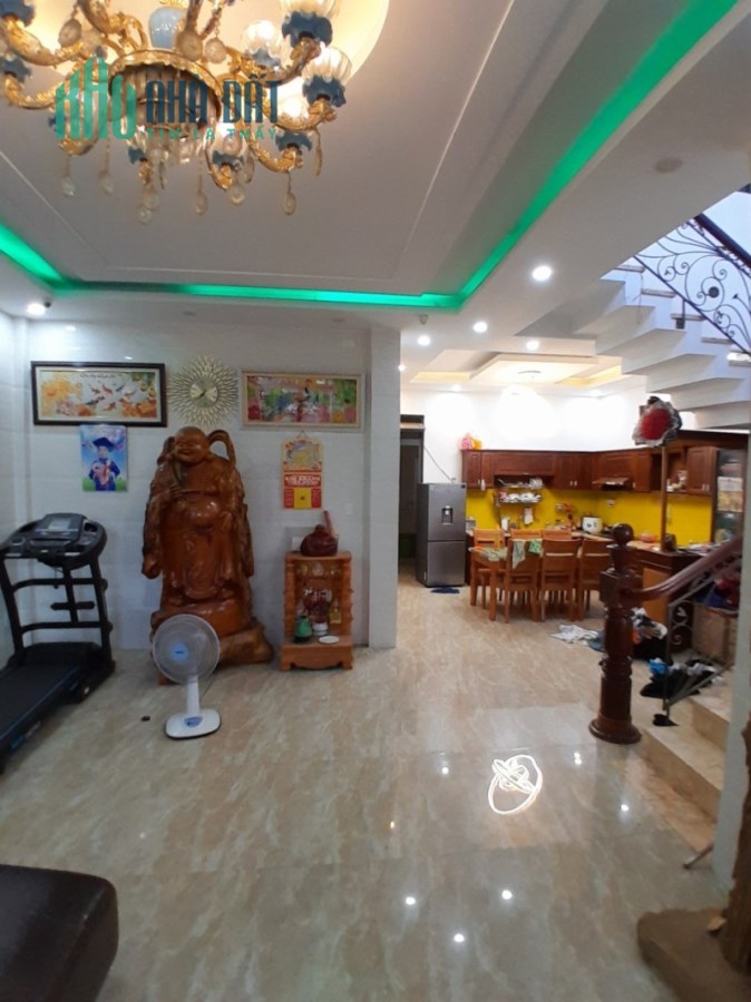 ♪ Nhà Đẹp Âu Cơ chợ Hoà Khánh, Ô tô đậu trong sân, 122m2, 2 tầng, ngang 7, dưới 3 tỷ
