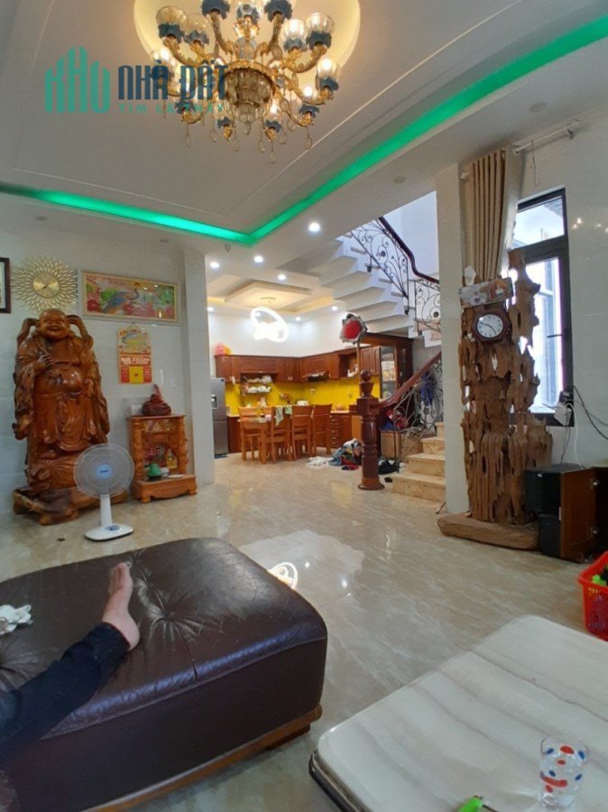 ♪ Nhà Đẹp Âu Cơ chợ Hoà Khánh, Ô tô đậu trong sân, 122m2, 2 tầng, ngang 7, dưới 3 tỷ