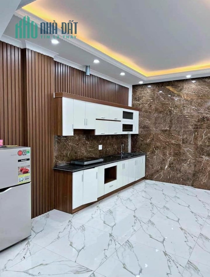bán nhà ngọc hà 45m, 5 tầng, 4 phòng ngủ, full nội thất, cách phố 30m, gần chỗ để oto