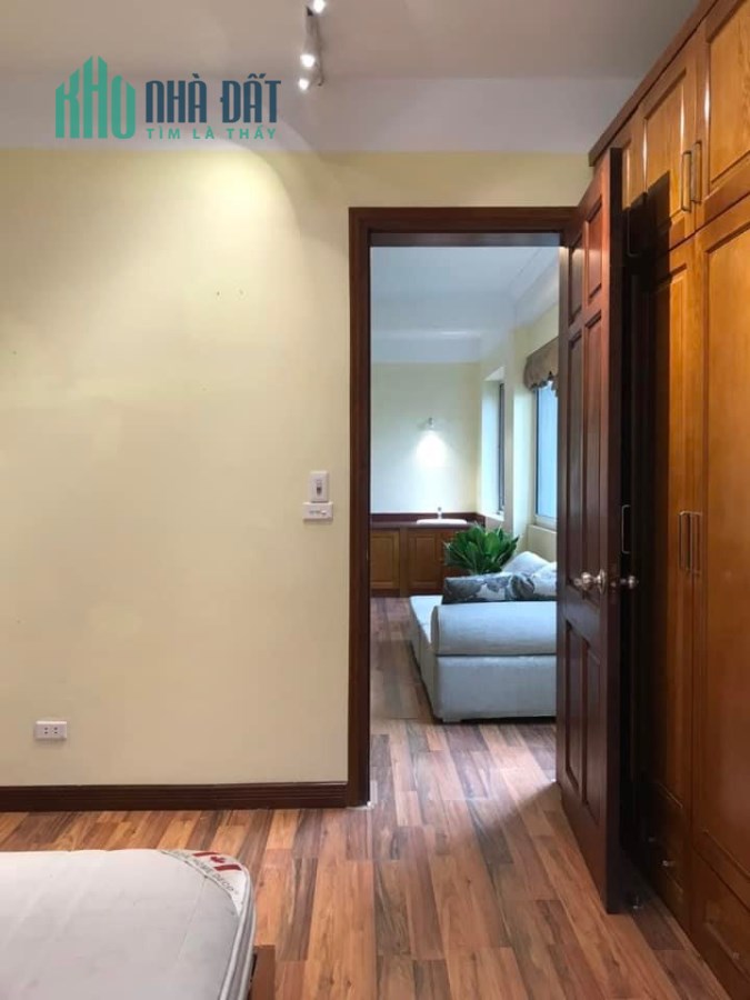 Bán nhà Âu Cơ - phong thái Châu Âu - sát Hồ Tây - ô tô cách 5m - 45m2 x 3 tầng - MT 4m - 2 thoáng