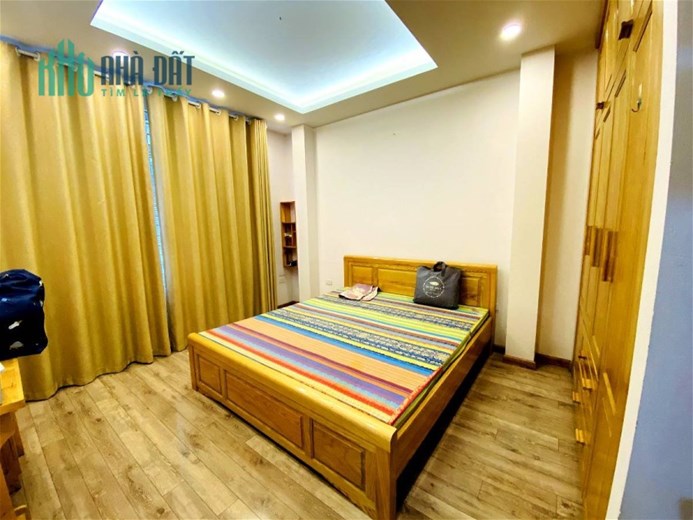 Bán Nhà Phố Hoàng Ngọc Phách Quận Đống Đa. Sổ 40m Thực Tế 45m Xây 5 Tầng Mặt Tiền 5.6m Nhỉnh 11 Tỷ.