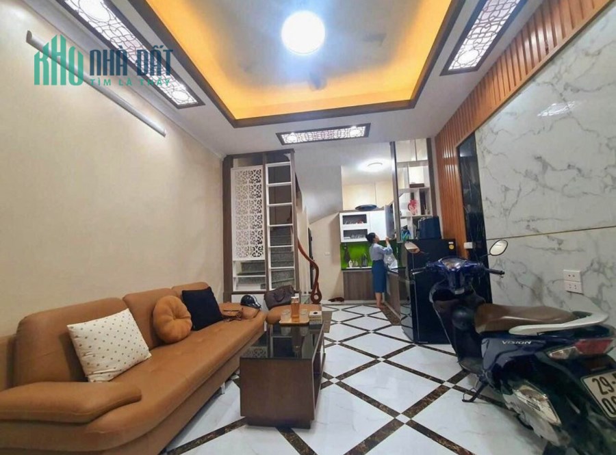 Bán nhà Đội Cấn, 40m, 5 tầng, 4 phòng ngủ, cách phố 20m, lô góc 3 mặt thoáng, giá chỉ 5 tỷ