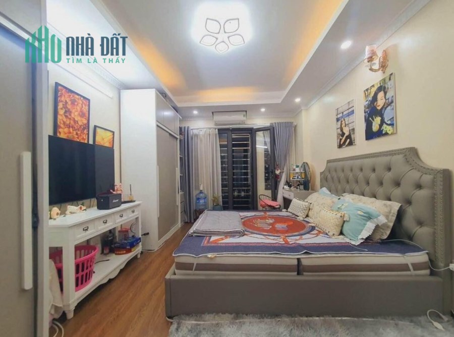 Bán nhà Đội Cấn, 40m, 5 tầng, 4 phòng ngủ, cách phố 20m, lô góc 3 mặt thoáng, giá chỉ 5 tỷ