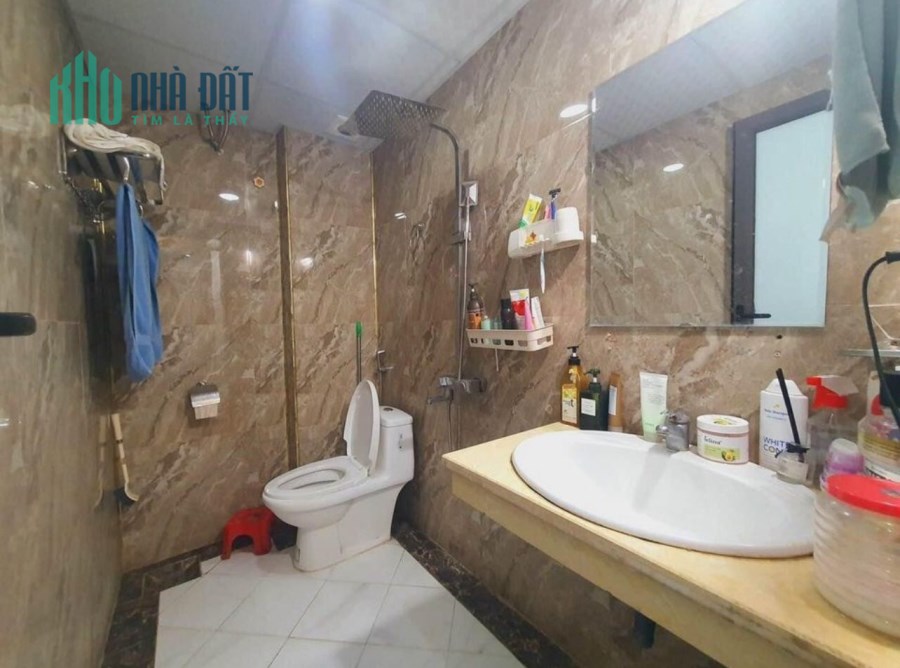 Bán nhà Đội Cấn, 40m, 5 tầng, 4 phòng ngủ, cách phố 20m, lô góc 3 mặt thoáng, giá chỉ 5 tỷ