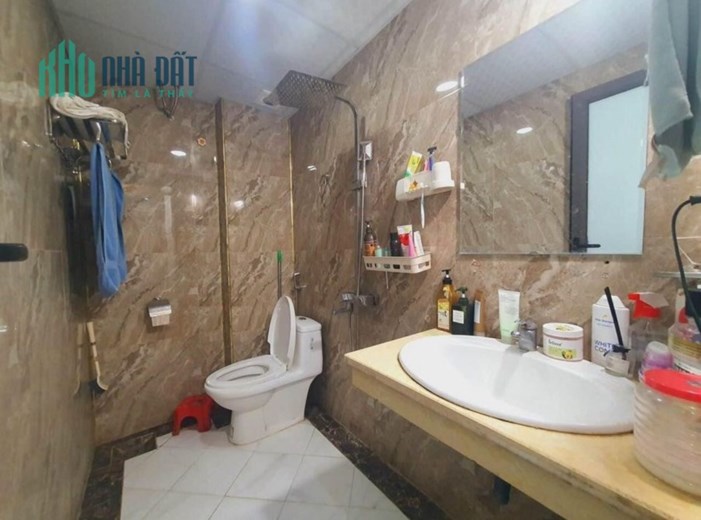Bán nhà Đội Cấn, 40m, 5 tầng, 4 phòng ngủ, cách phố 20m, lô góc 3 mặt thoáng, giá chỉ 5 tỷ