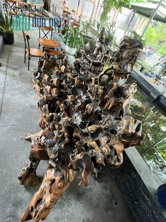 Cần bán thác nước phong thuỷ chất liệu bộ rễ lõi cây gỗ chai