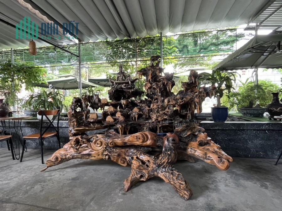 Cần bán thác nước phong thuỷ chất liệu bộ rễ lõi cây gỗ chai